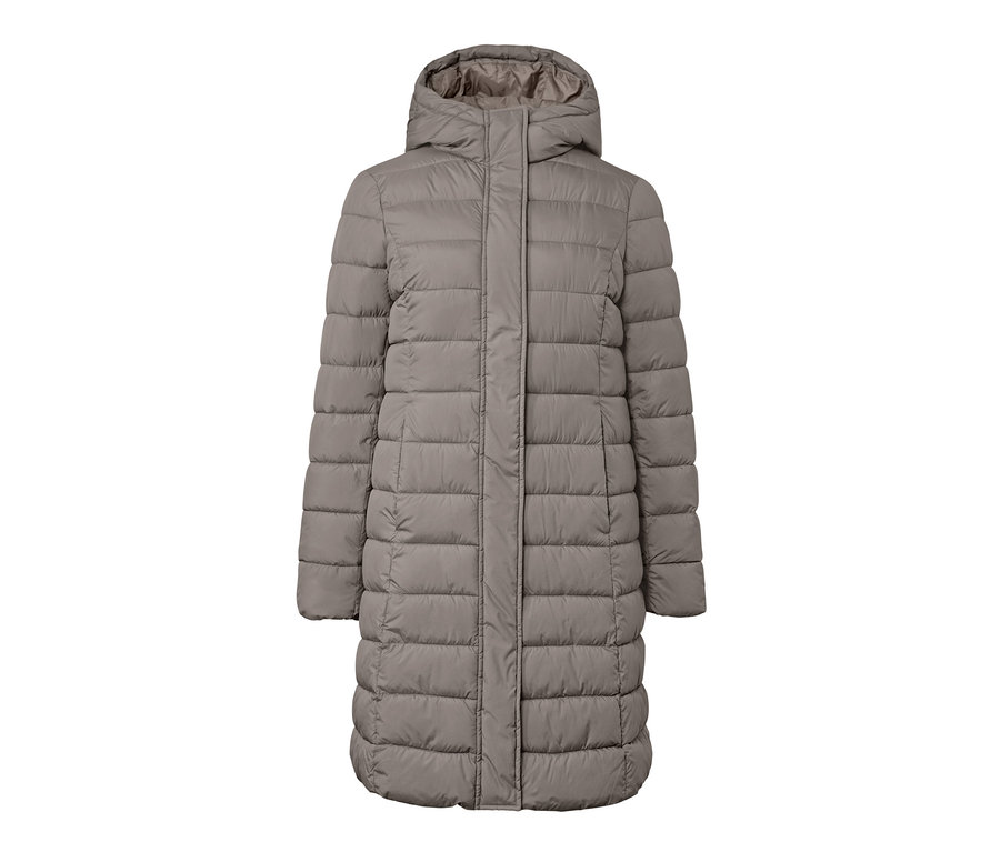 Hnedosivý prešívaný kabát s kapucňou.