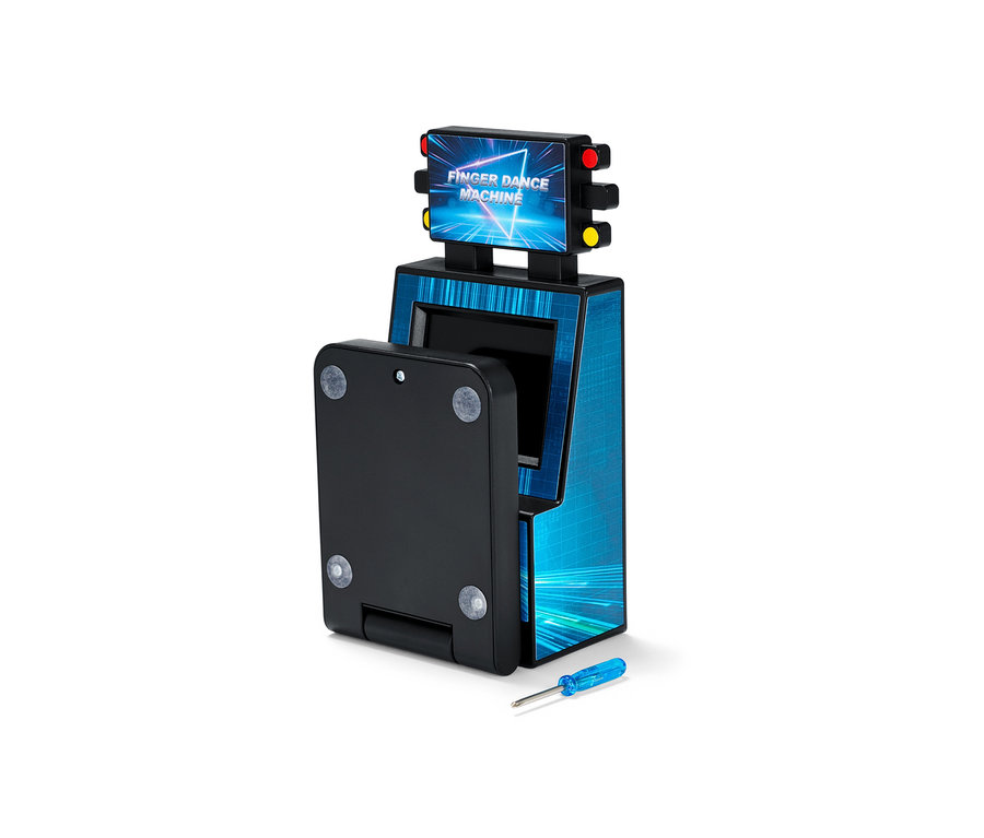 Detailný záber na prstový tanečný stroj s otvoreným panelom a skrutkovačom ležiacim vedľa neho.