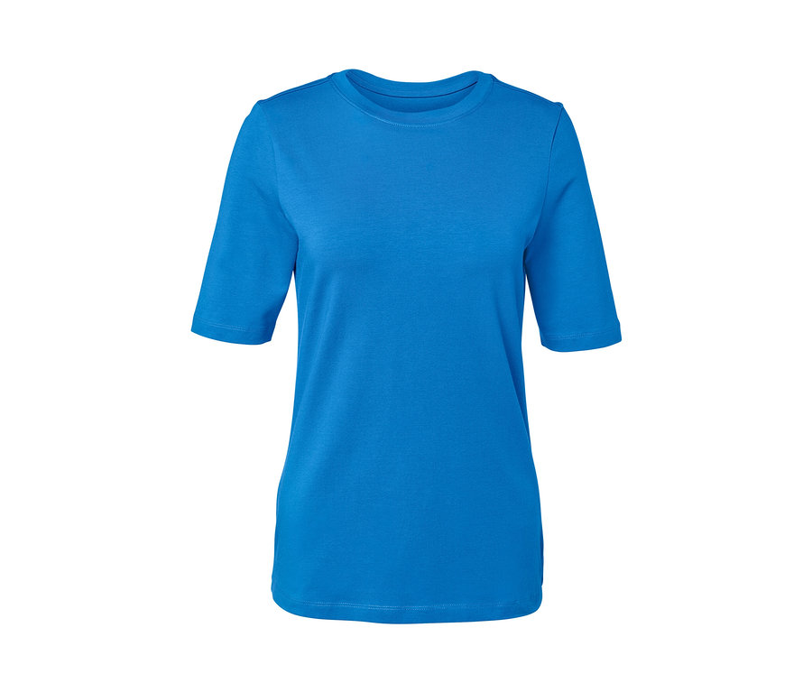 Kobaltovomodré tričko s polodlhým rukávom.