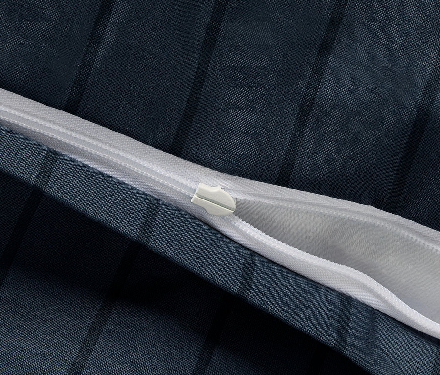 Detailný záber na zips štandardnej veľkosti posteľnej bielizne z renforcé.