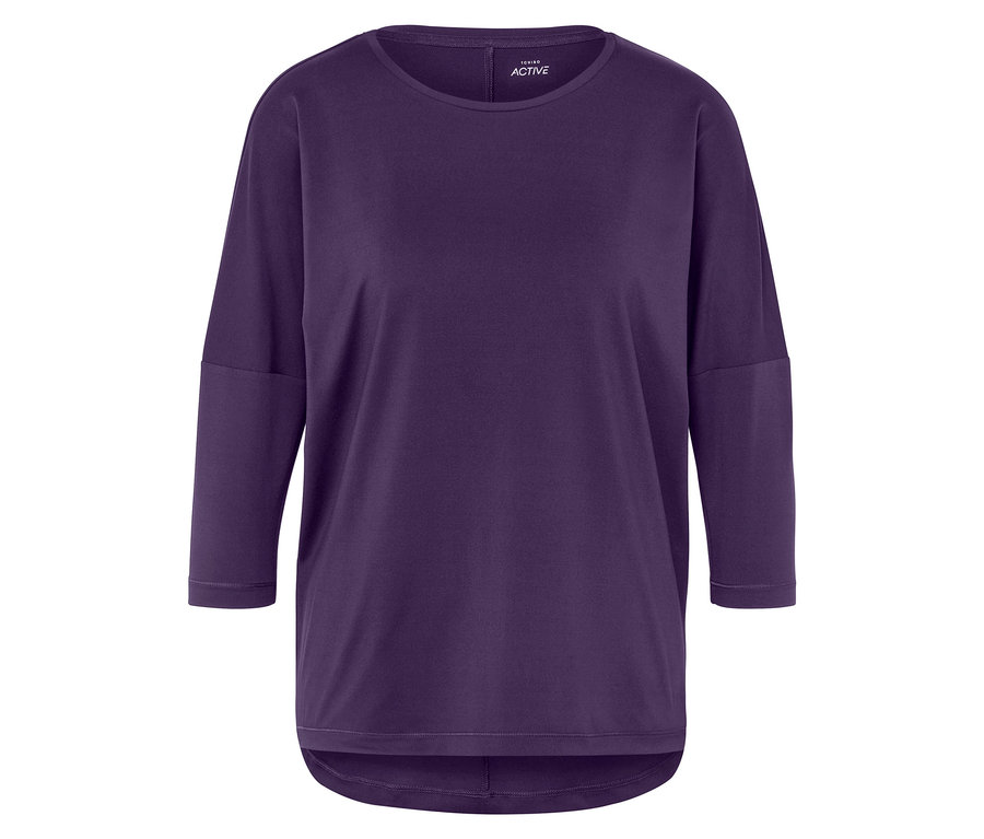 Fialové tričko s trojštvrťovými rukávmi.