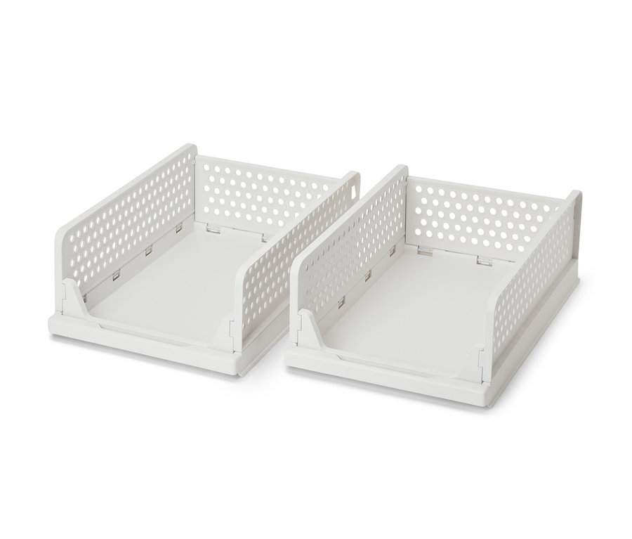 Dva stohovateľné sklopné boxy bielej farby.