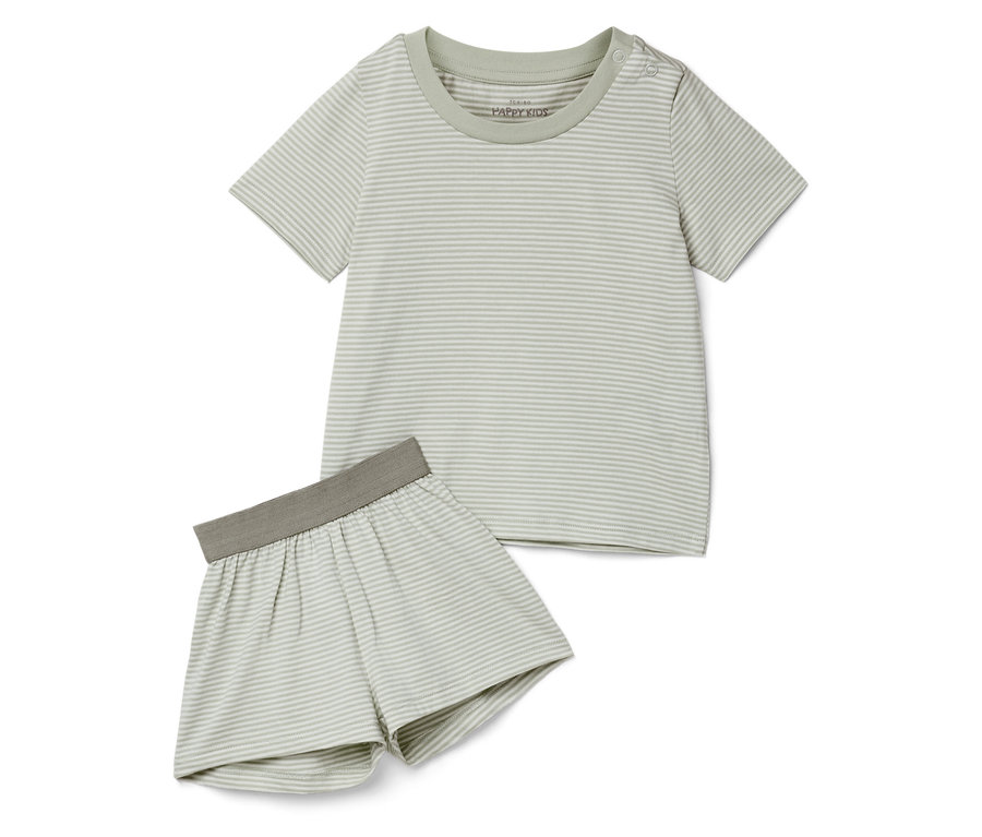 Pruhované pyžamo s krátkym rukávom a šortkami leží na bielom pozadí.