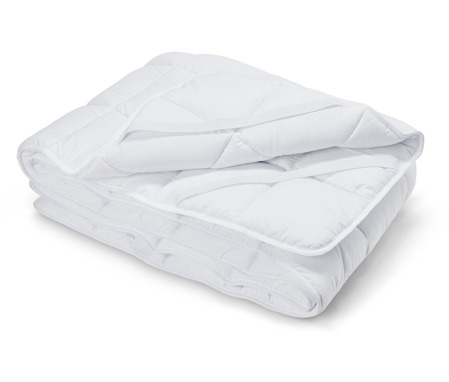 Na bielom pozadí leží zložený, vatovaný chránič matraca (90 x 200 cm).