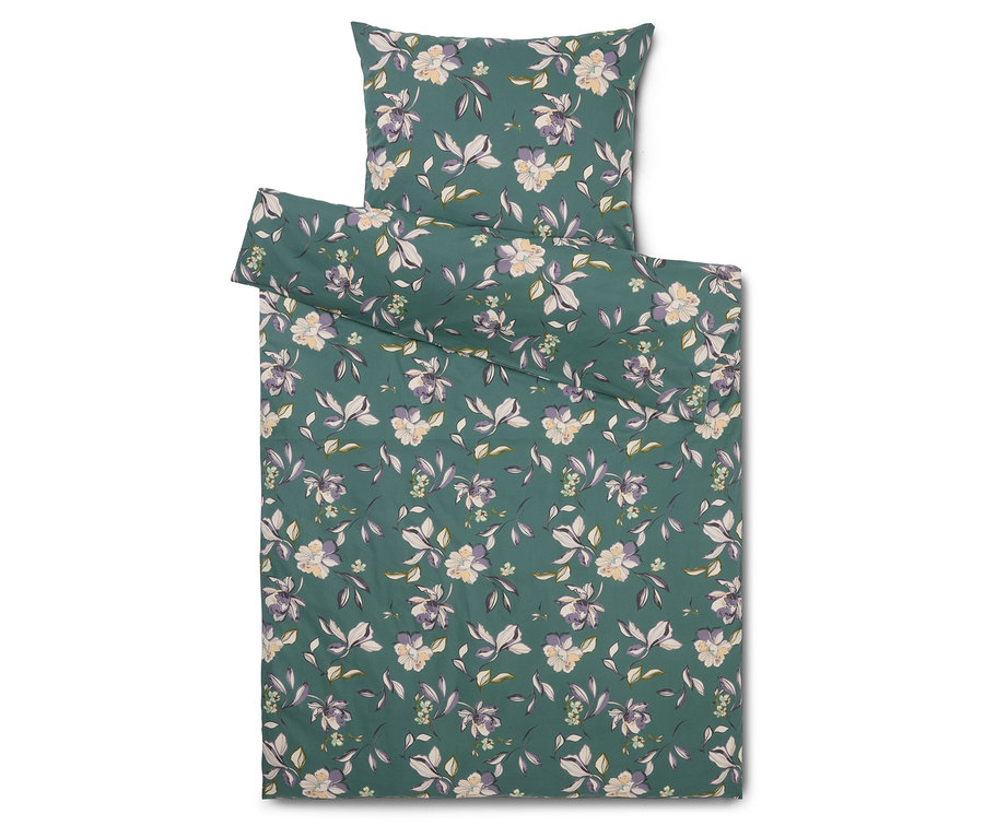 Súprava posteľnej bielizne s kvetinovým vzorom na zelenom pozadí, pozostávajúca z obliečky na vankúš a obliečky na prikrývku.