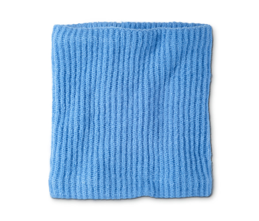 Svetlomodrá pletená dutá šál.
