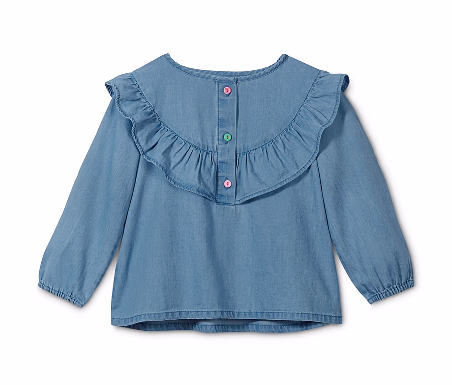 Modrá blúzka s materiálom chambray s dlhými rukávmi a volánom.