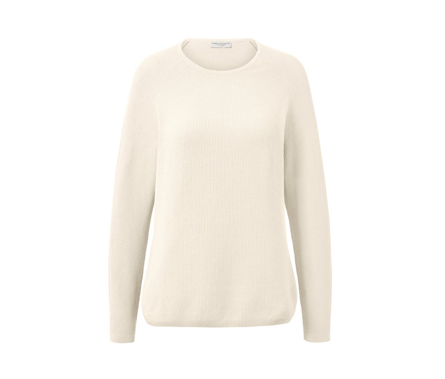 Krémovobiely pletený pulóver.