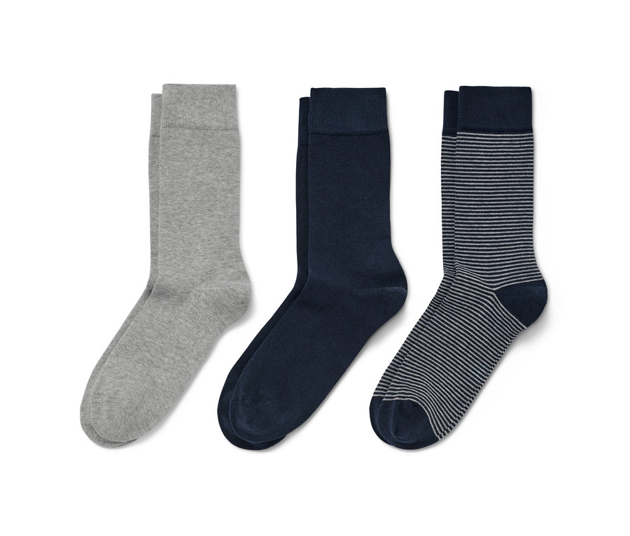 Tri páry ponožiek námorníckej modrej a sivej farby.