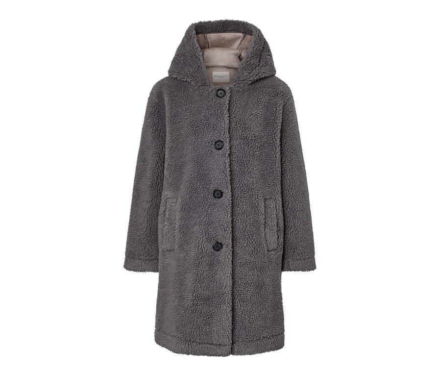 Sivý plyšový kabát s kapucňou.
