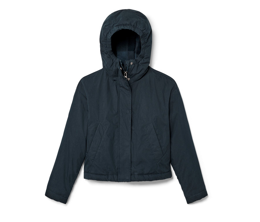 Tmavomodrá detská prechodná bunda s kapucňou na bielom pozadí.