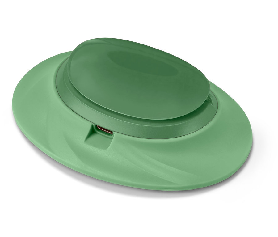 Zelený dávkovač mydla na bielom pozadí.