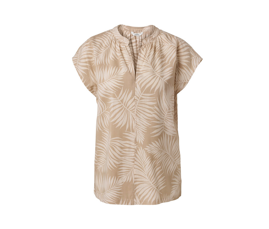 Béžová blúzka s krátkym rukávom a potlačou listov.
