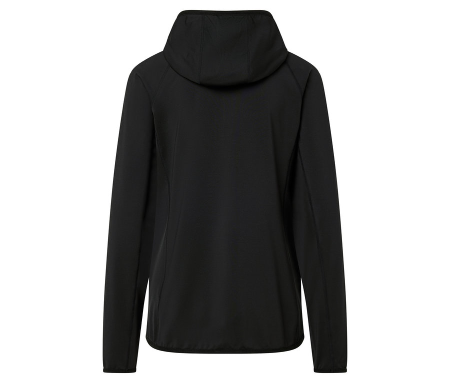 Čierna bunda s kapucňou zozadu.