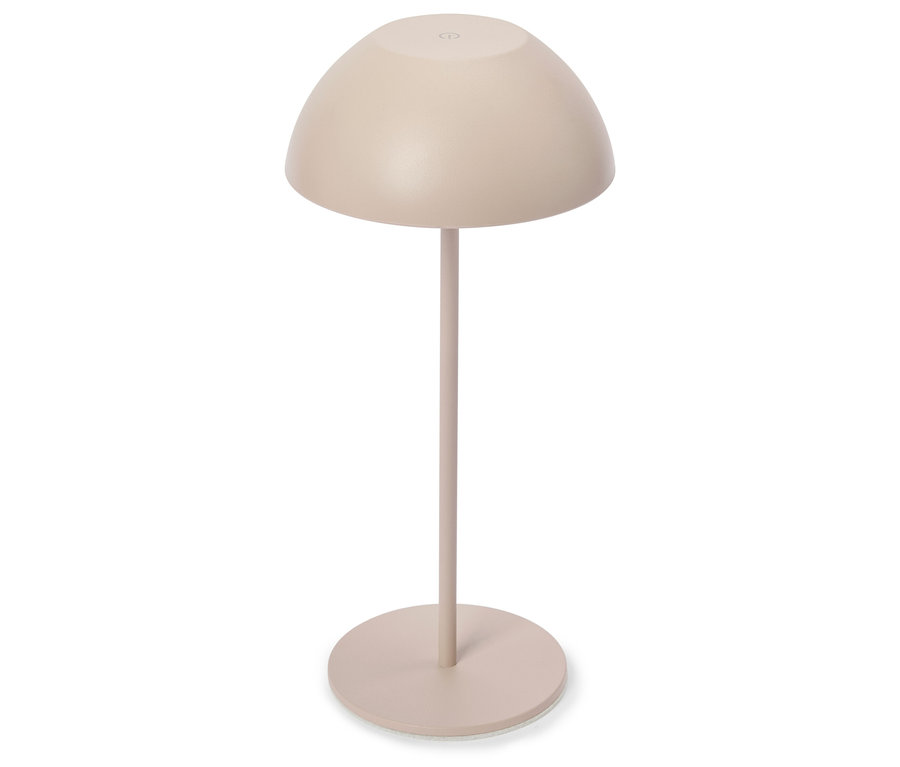 Béžová stolná lampa s okrúhlym tienidlom a podstavcom na bielom pozadí.