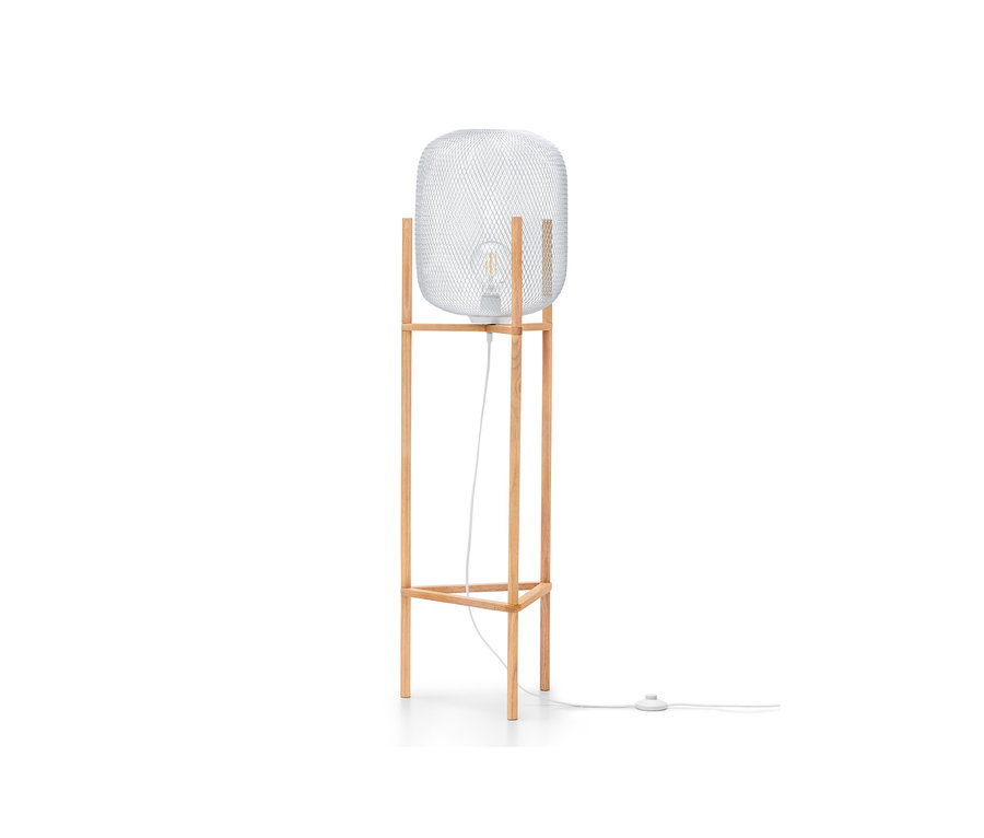 Stojaca lampa Trojnohá s bielym pleteným tienidlom a drevenou konštrukciou.