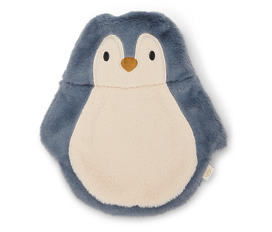 Ohrievač vody »Tučniak« leží na bielom pozadí.