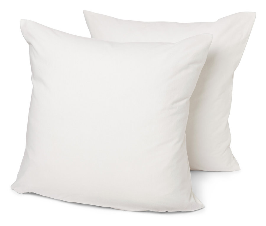 Dve biele ochranné obliečky na vankúše rôznych veľkostí.