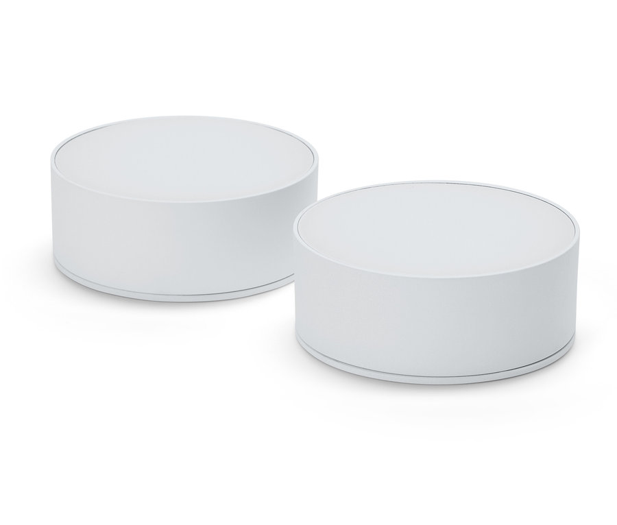 Dve biele multifunkčné LED svetlá na bielom pozadí.