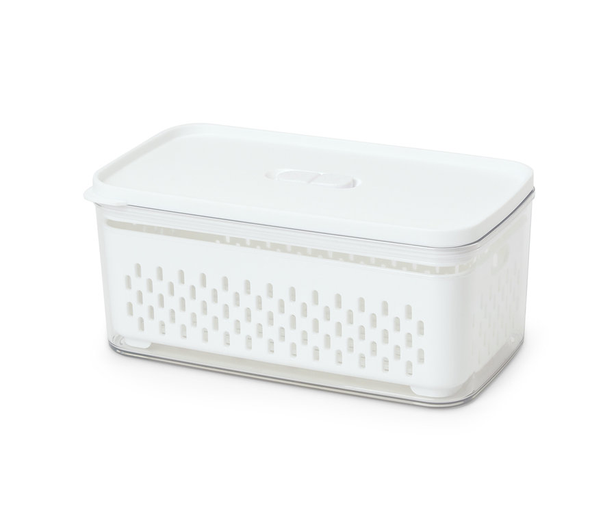 Biela dóza na potraviny so zabudovaným sitkom.