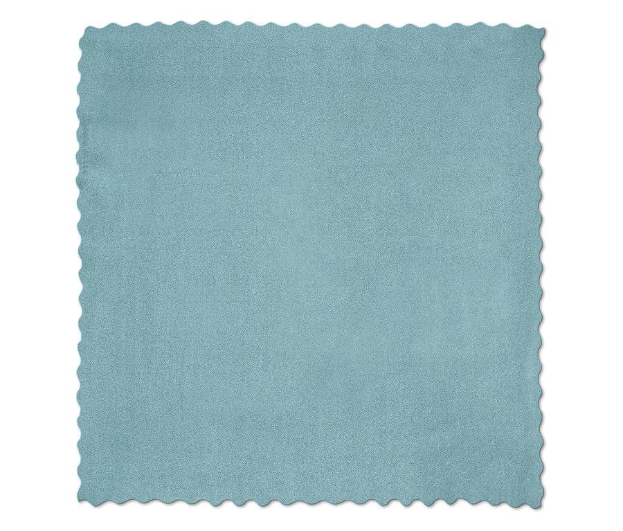 Na bielom pozadí leží jedna svetlomodrá handrička z mikrovlákna so zvlneným okrajom.