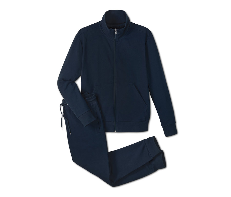 Tmavomodrá domáca súprava so zipsom a nohavicami.