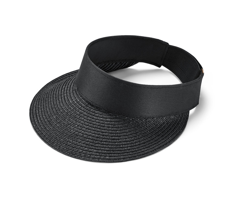 Čierny šilt proti slnku.