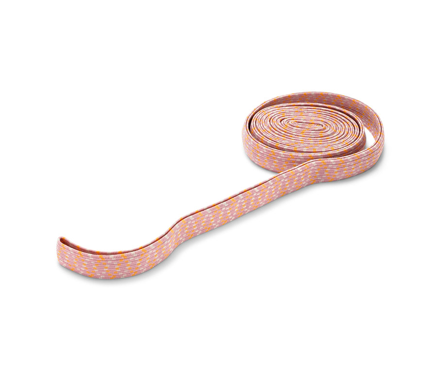 Stočená guma na skákanie v ružovo-oranžovej farbe.