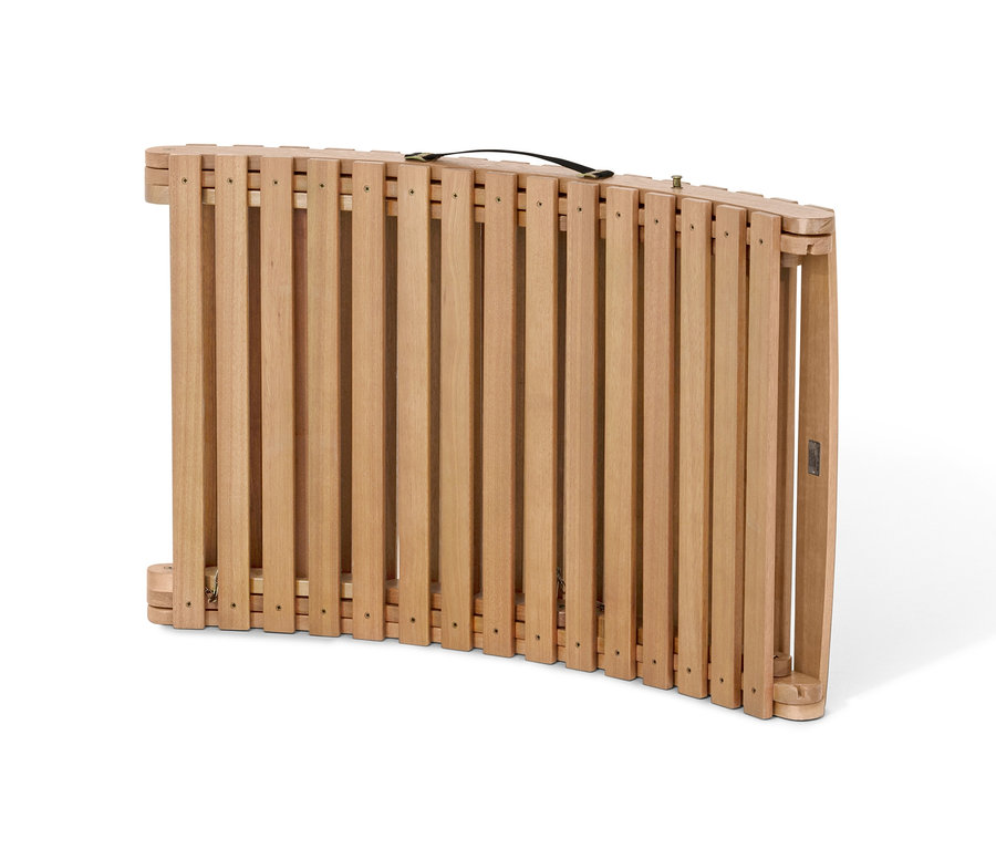 Sklopné zvlnené ležadlo »Lenja« s polstrovanou podložkou v zloženom stave.