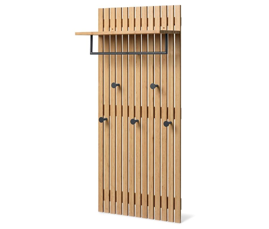 Drevený vešiak na oblečenie s policou a šiestimi háčikmi.