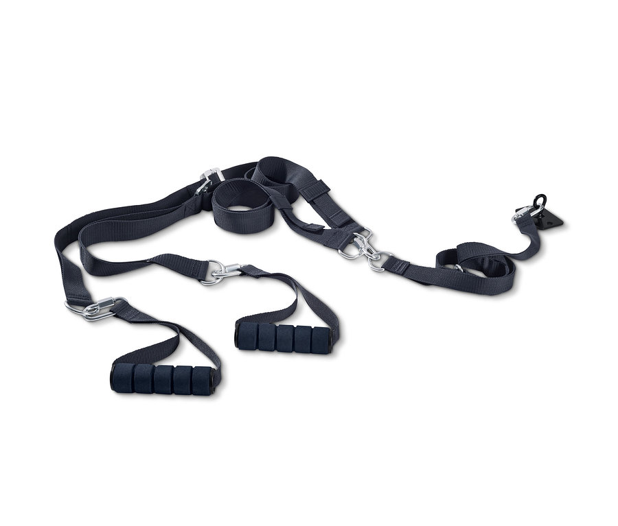 Čierny závesný posilňovací popruh s rúčkami a karabinami.