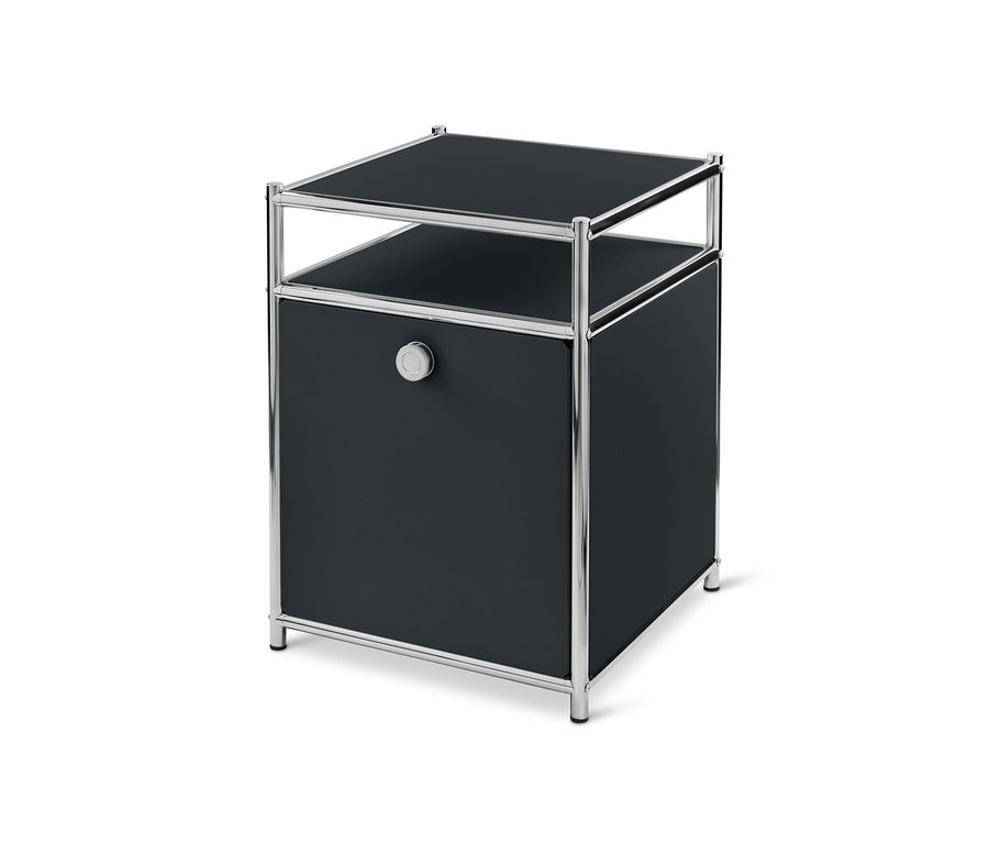 Čierny kovový kontajner na kolieskach »CN3« s výklopnou doskou.