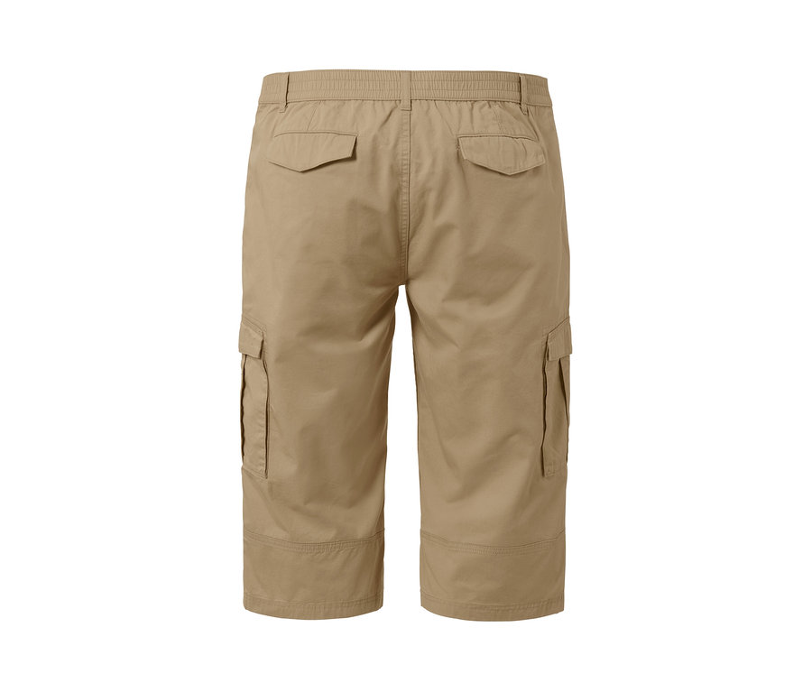 Béžové cargo bermudy s trojštvrťovou dĺžkou so zadnými vreckami.