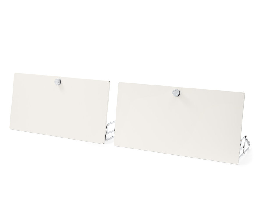 Dve biele doplnkové súpravy kovových výklopných dvierok »CN3«.