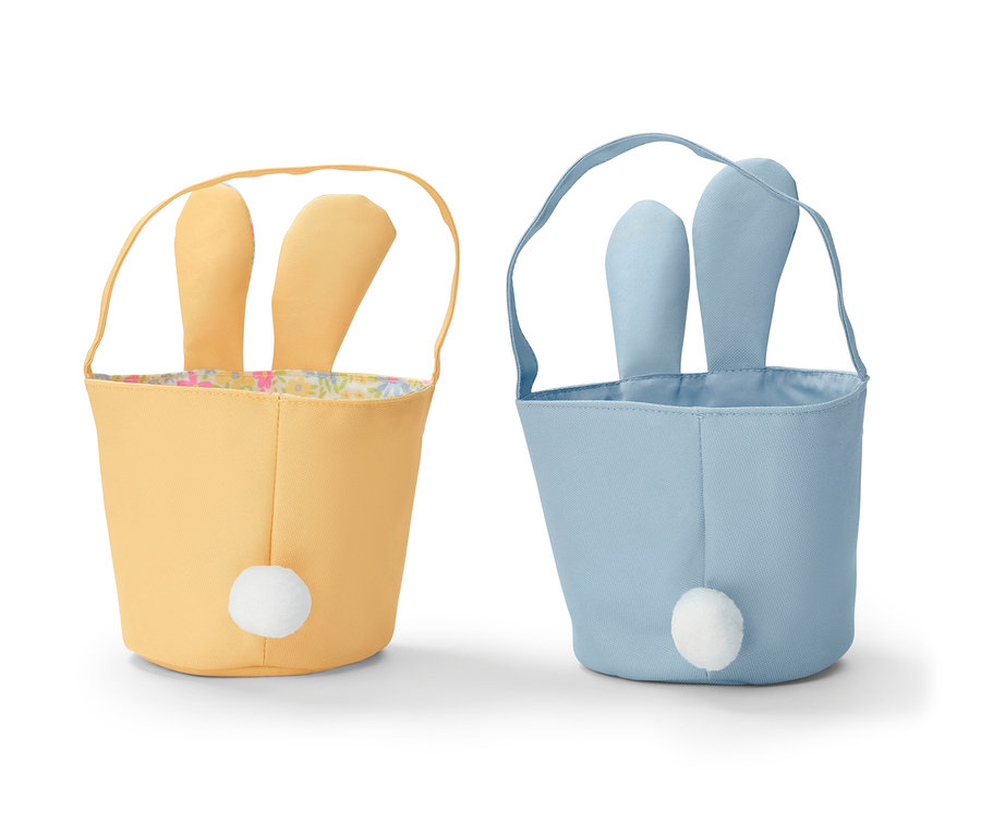 Dve taštičky na zber veľkonočných vajíčok: žltá s kvetinovou podšívkou a modrá.