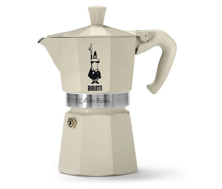 Krémový kávovar na espresso »Bialetti Moka Express« 190 ml na bielom pozadí.
