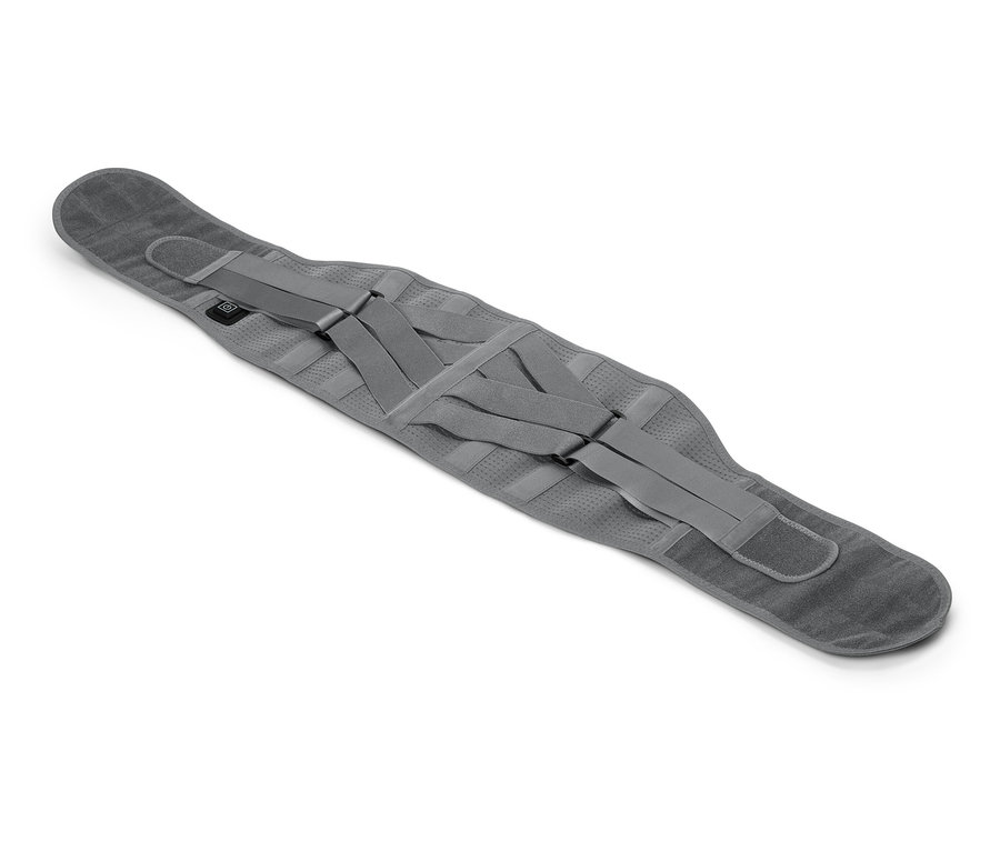 Sivý chrbtový pás so suchým zipsom leží diagonálne na bielom pozadí.