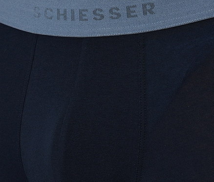 Tmavomodré boxerky SCHIESSER so sivým pásom a logom značky.
