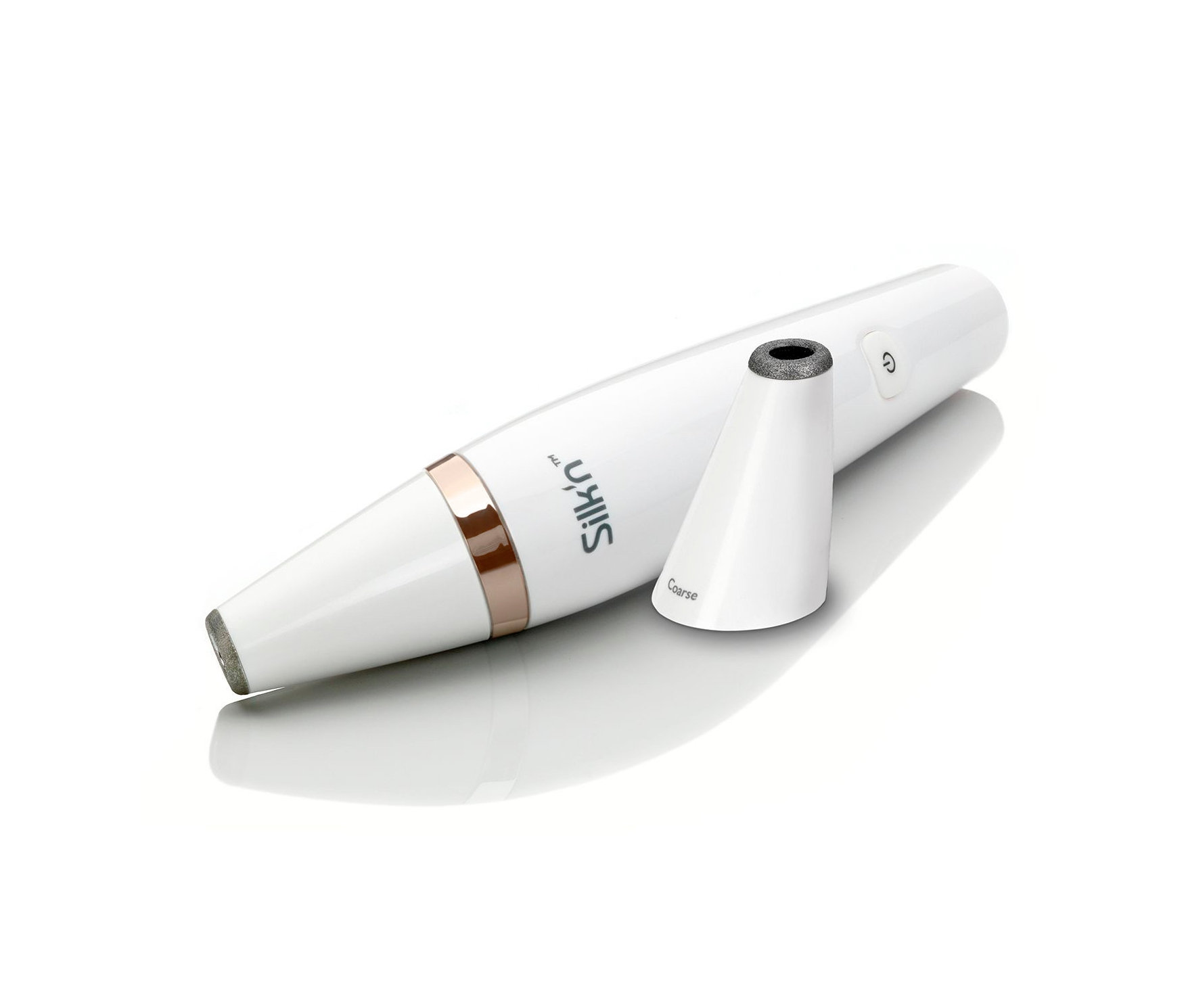 Prístroj na mikrodermabráziu Silk’n® ReVit Essential leží vedľa nadstavca.