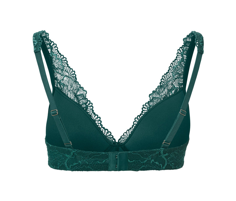 Detail zadnej strany tmavozelenej podprsenky s mäkkými košíčkami a čipkovanými detailmi.