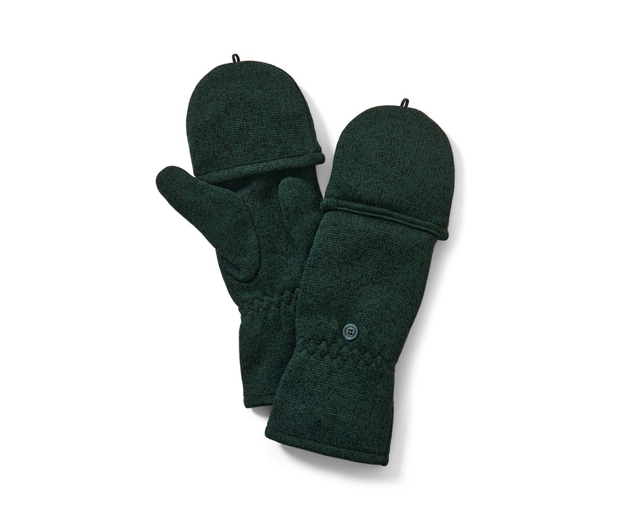 Zelené odklápacie palčiaky z pleteného flísu ležia vedľa seba.