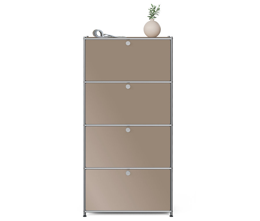 Štvorposchodová skrinka s kvetinou a novinami navrchu.