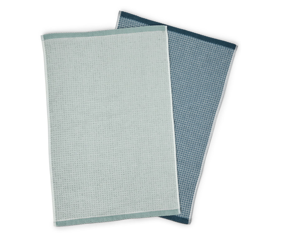 Dve obdĺžnikové utierky: svetlomodrá a tmavomodrá.