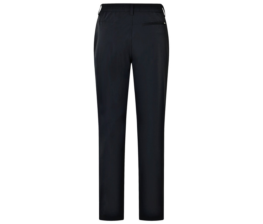 Pohľad zozadu na čierne nohavice.