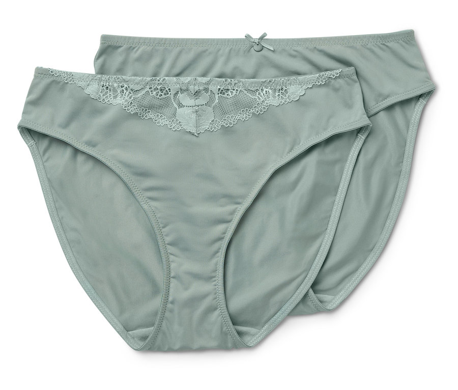 Dvoje svetlozelené nohavičky ležia na sebe. Jedny majú čipku.