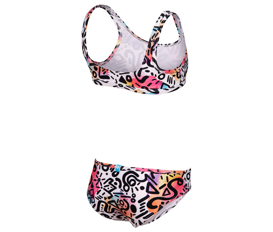 Biele bikiny s farebnými geometrickými vzormi, pozostávajúce z vrchného a spodného dielu.