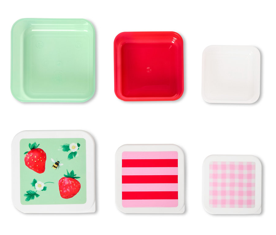 Sedem štvorcových nádob s rôznymi farbami a vzormi, pohľad zhora.