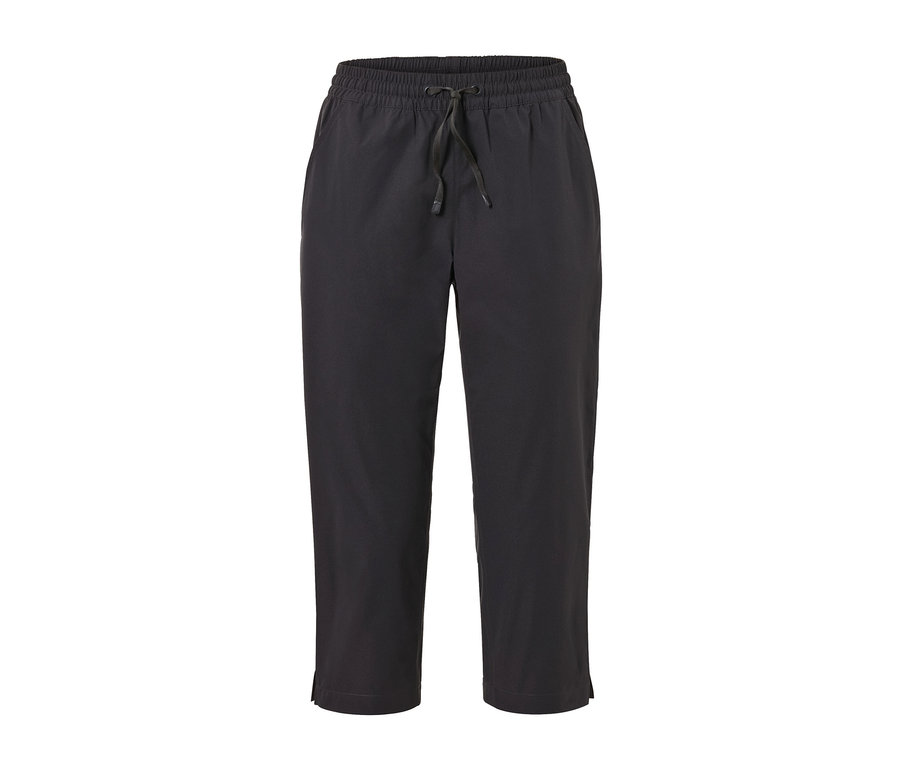 Čierne funkčné softshellové capri nohavice.