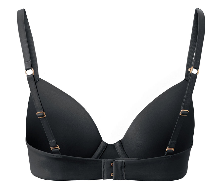 Detailný pohľad zozadu na čiernu podprsenku s nastaviteľnými ramienkami a zapínaním na háčiky.
