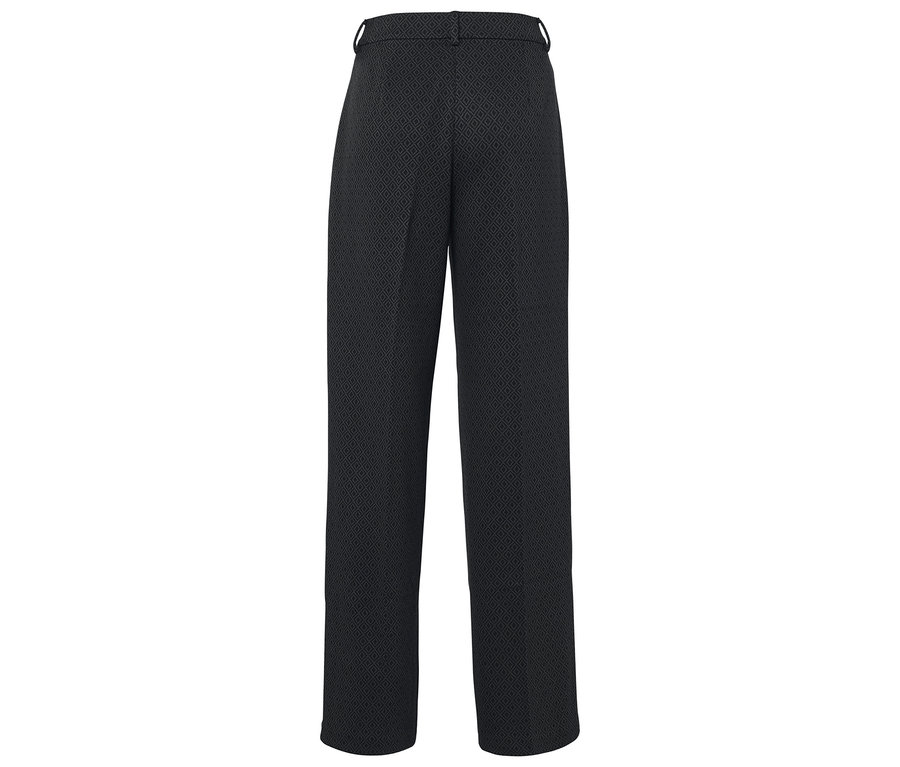Čierne nohavice s geometrickým vzorom.